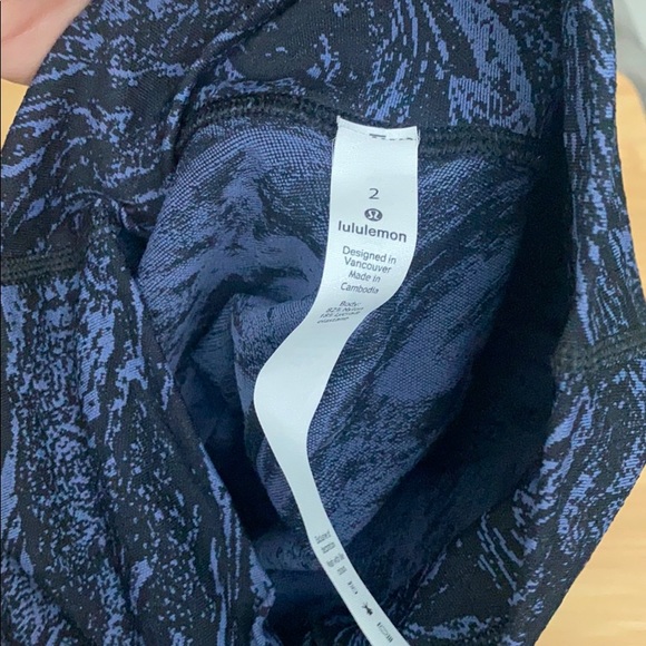 Lululemon Wunder Under HR - size 2 - black/blue - Picture 6 of 6